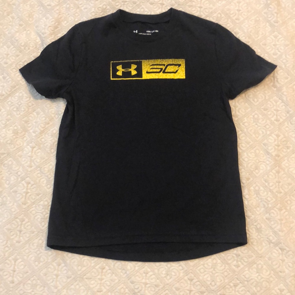 Under Armour Boys T-shirt Black with Steph Curry in Sz YSM Loose fit Heatgear